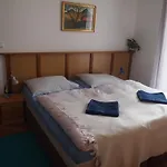 Апартаменты 452 *